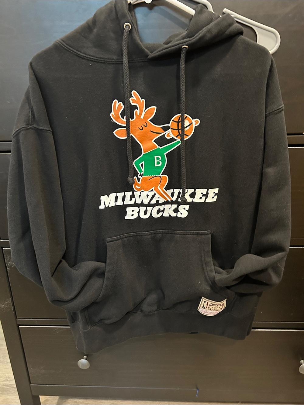 Mitchell & Ness Black Milwaukee Bucks Hoodie with retro logo mens size medium